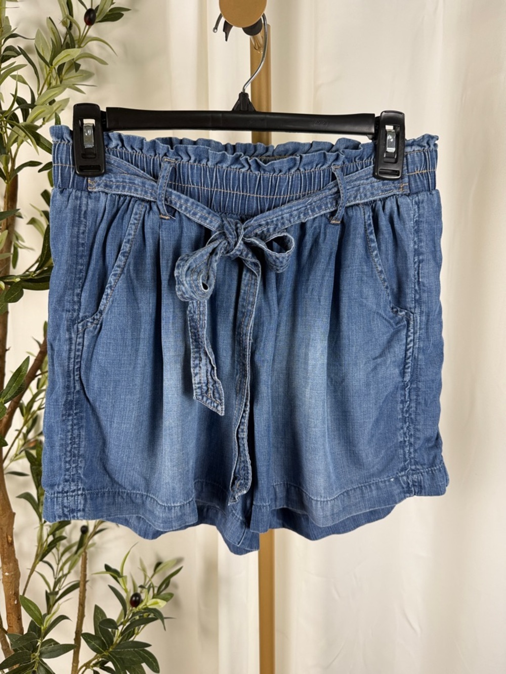 Knox Rose Blue Chambray Paperbag Waist Shorts Sz S (B5)